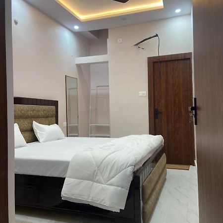 Nirmal Niwas Hotel Varanasi Exterior photo