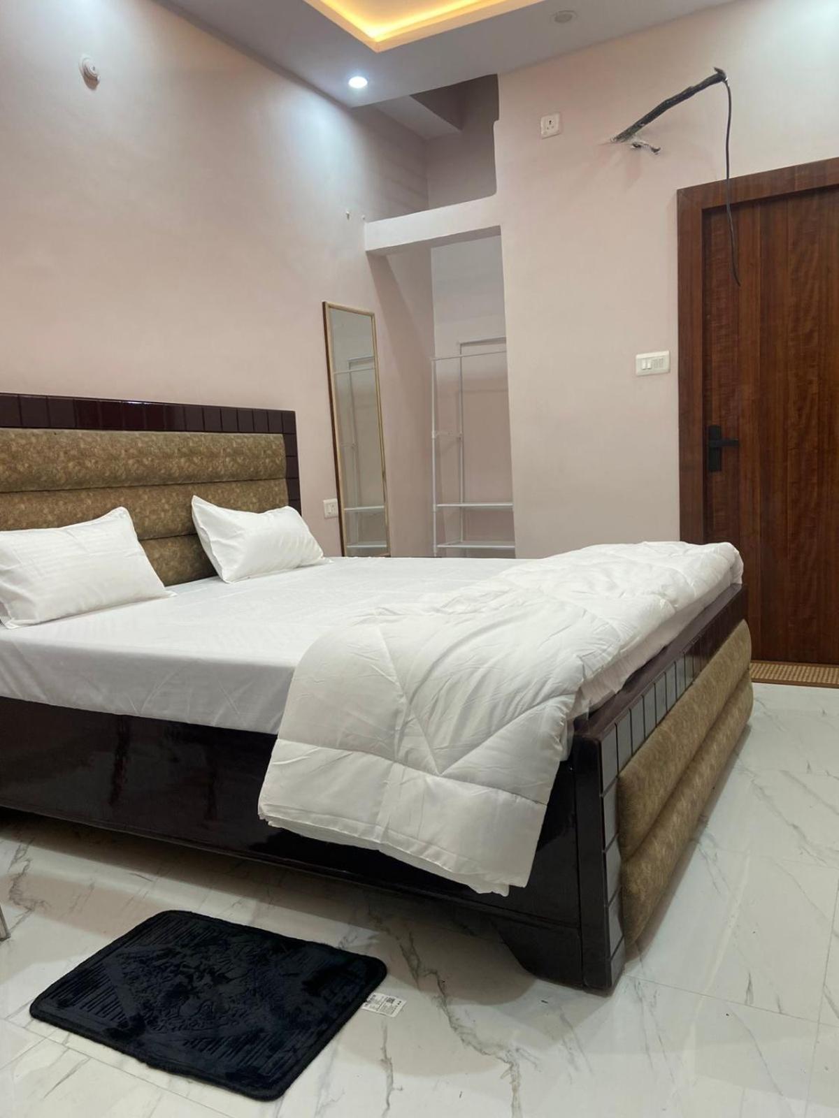 Nirmal Niwas Hotel Varanasi Exterior photo